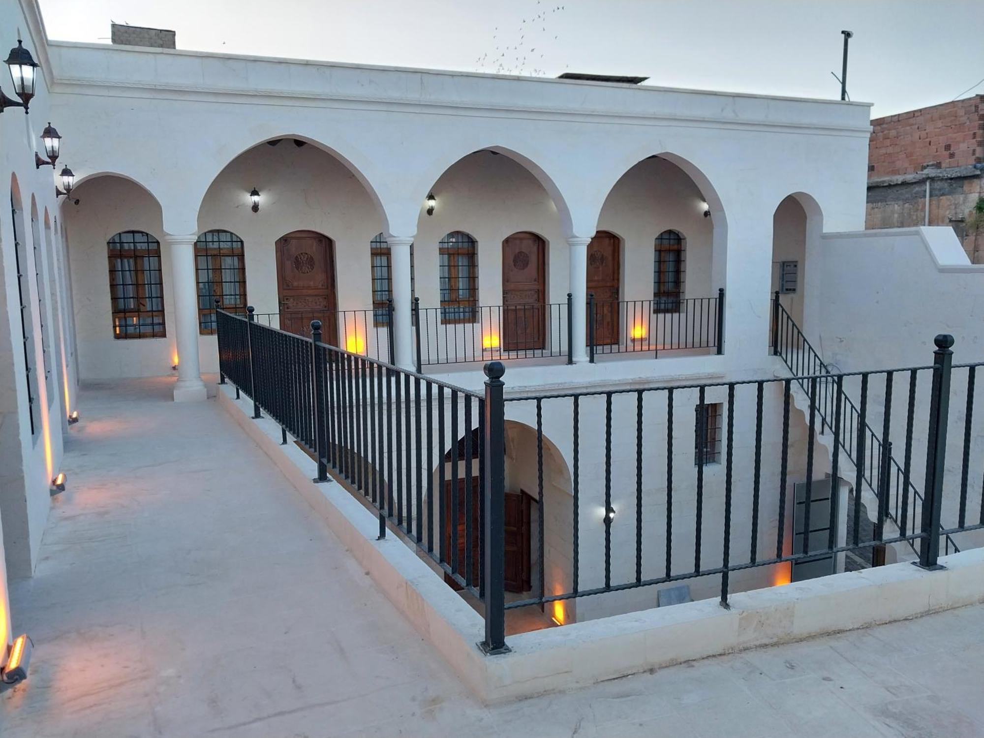 Orpheus Otel-Konak سانليورفا المظهر الخارجي الصورة